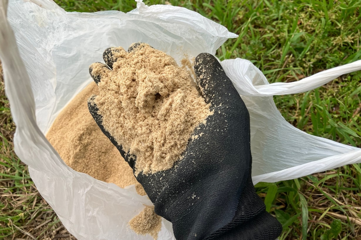 固い土をふかふかにしてみよう！ カインズで買ったものでちょっぴり本格的な土壌改良に挑戦してみた | となりのカインズさん