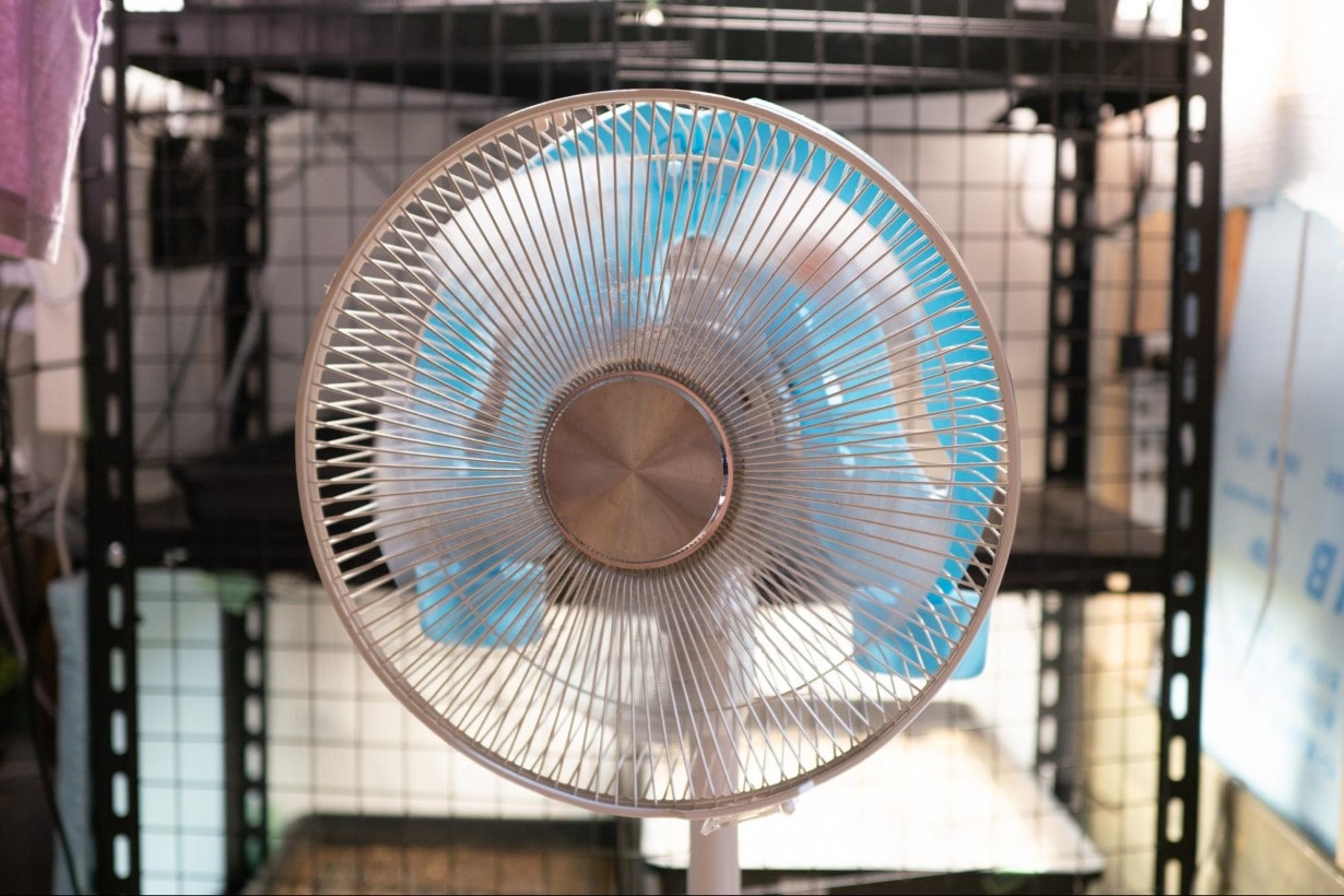 真夏の救世主！ 扇風機に”のせる”だけで冷却効率がアップする『ひえ