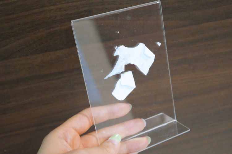 シールのベタベタを取る方法とは？ こびりついたシール跡の取り方・剥がし方を紹介