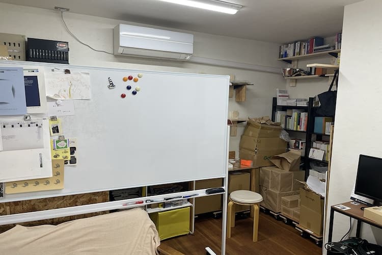 ホームセンターで本屋のバックヤードを改造してみた