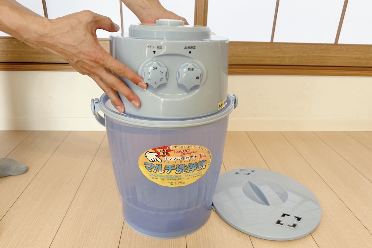 まだ靴をゴシゴシ洗ってるの？ バケツ型洗濯機の洗浄力が神すぎ。泥で