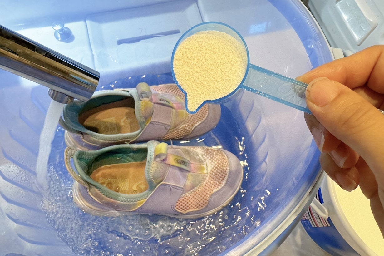 まだ靴をゴシゴシ洗ってるの？ バケツ型洗濯機の洗浄力が神すぎ。泥で