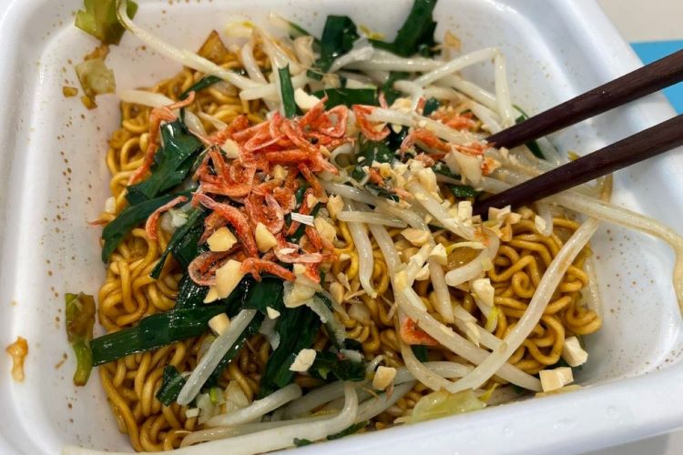 インスタント焼きそばをカスタムして作った「パッタイ風やきそば」がおいしすぎた