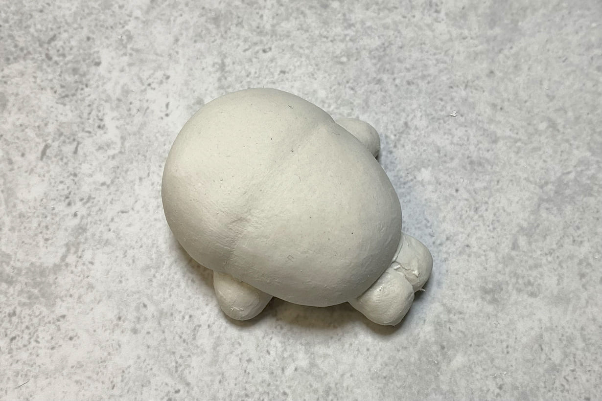 壁掛け。紙粘土と石粉粘土の練 　　　　り合わせ。 自宅でフィギュアを制作！ 「ホームメイドフィギュア」の世界