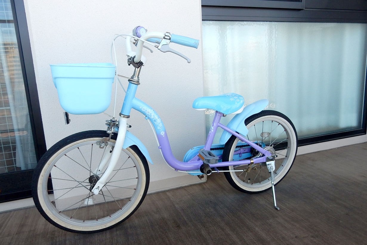 子供の送り迎え用の自転車 日本の送迎ママチャリはチャイルドシート使用だけどドイツではカーゴ