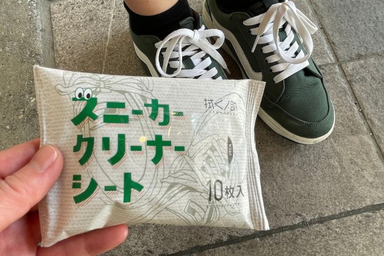 【丸洗い不要】ズボラでもできる靴掃除！ スニーカークリーナーが超万能すぎた