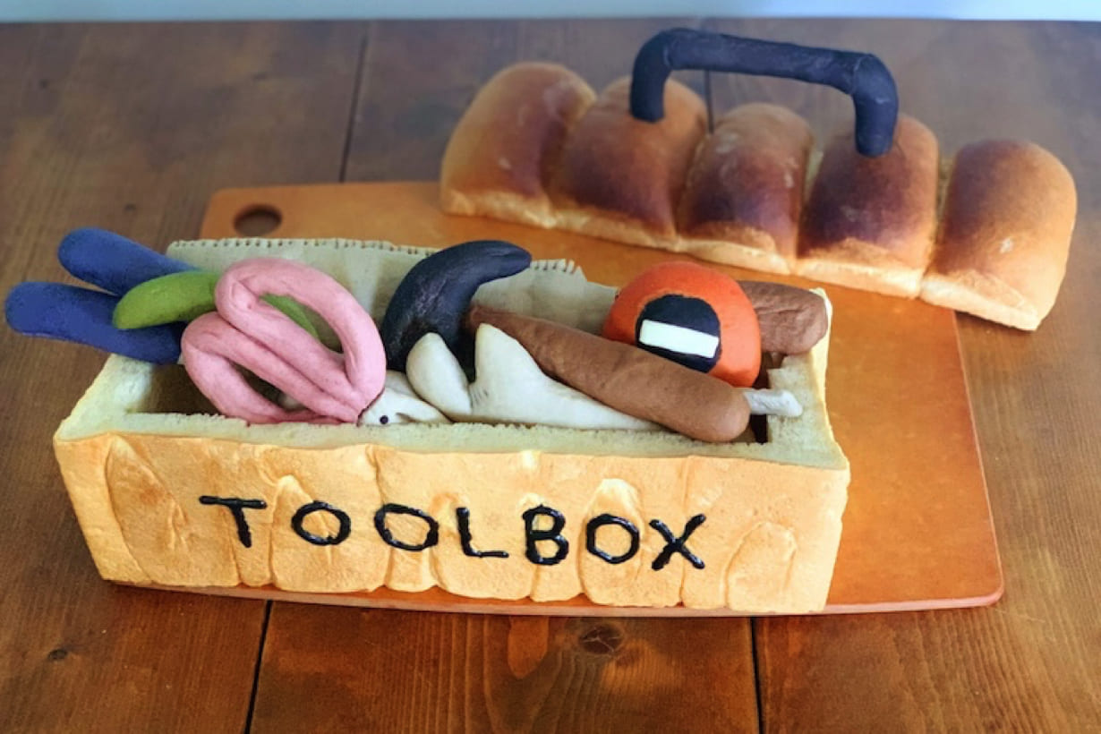 「食べられる工具箱」の作り方。ペンチやドライバーも全部パンにしてみた