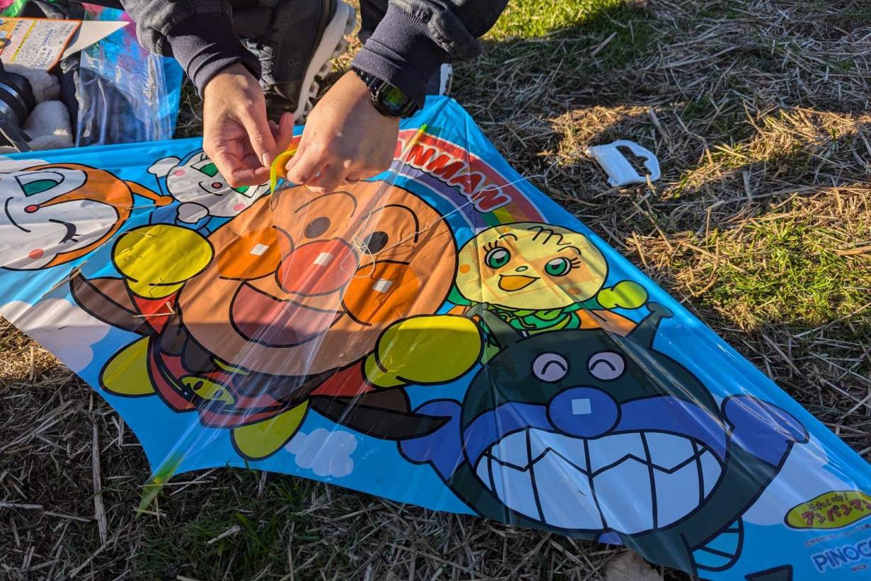 飛べ、骨なし凧！ 令和キッズは昔ながらのお正月遊びを楽しめるか