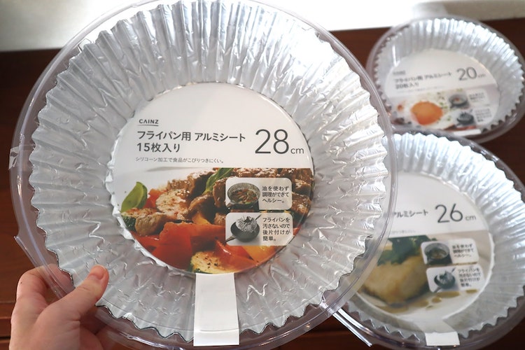ギトギトのフライパン、もう洗わなくていい！ カインズの「フライパン用アルミシート」で後片付けを劇的に時短できた