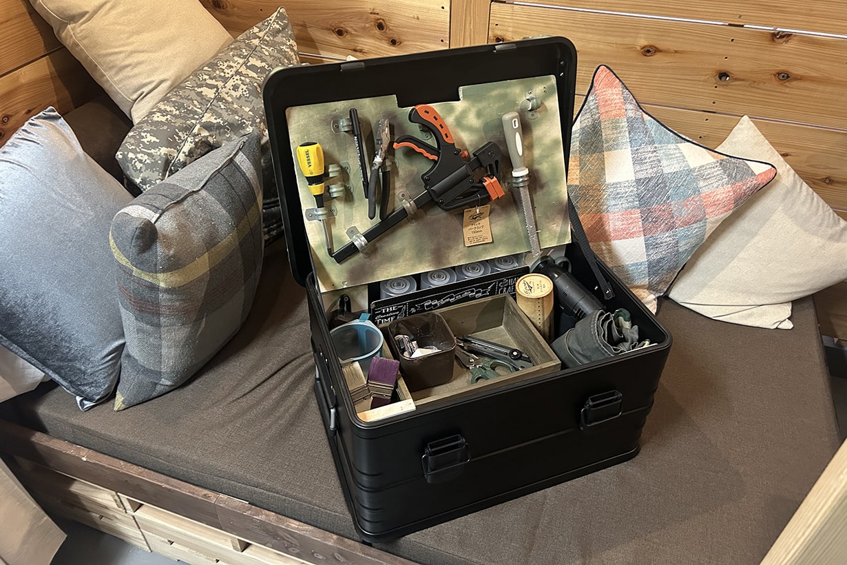 DIYやキャンプの道具入れに！ カインズの『アルミコンテナボックス』を 