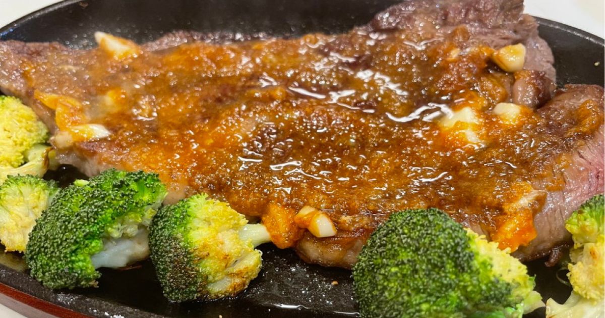 自宅でステーキ焼いたことある？ 鉄製ステーキ皿で食卓が一気に映える 