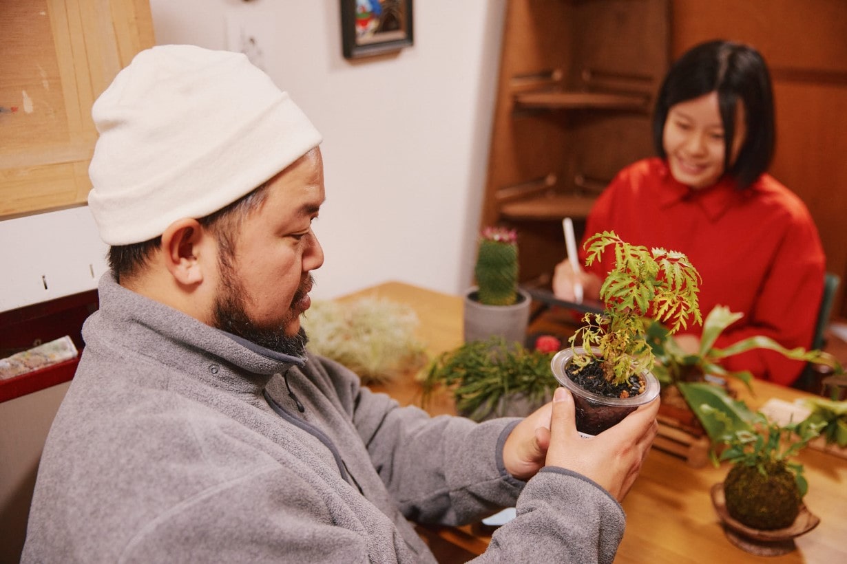 CDMで植物のある暮らしをDIY。塩谷歩波の緑と古家具の「自宅図解