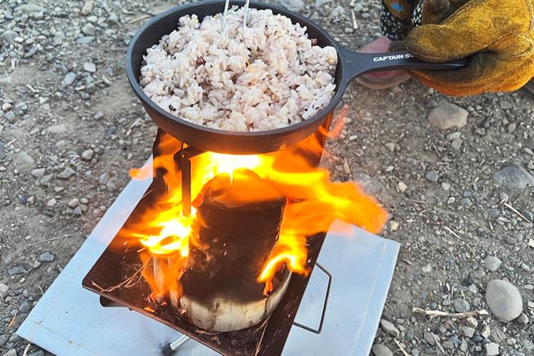 スウェーデントーチで創作料理「トーチ」を作る | となりのカインズさん