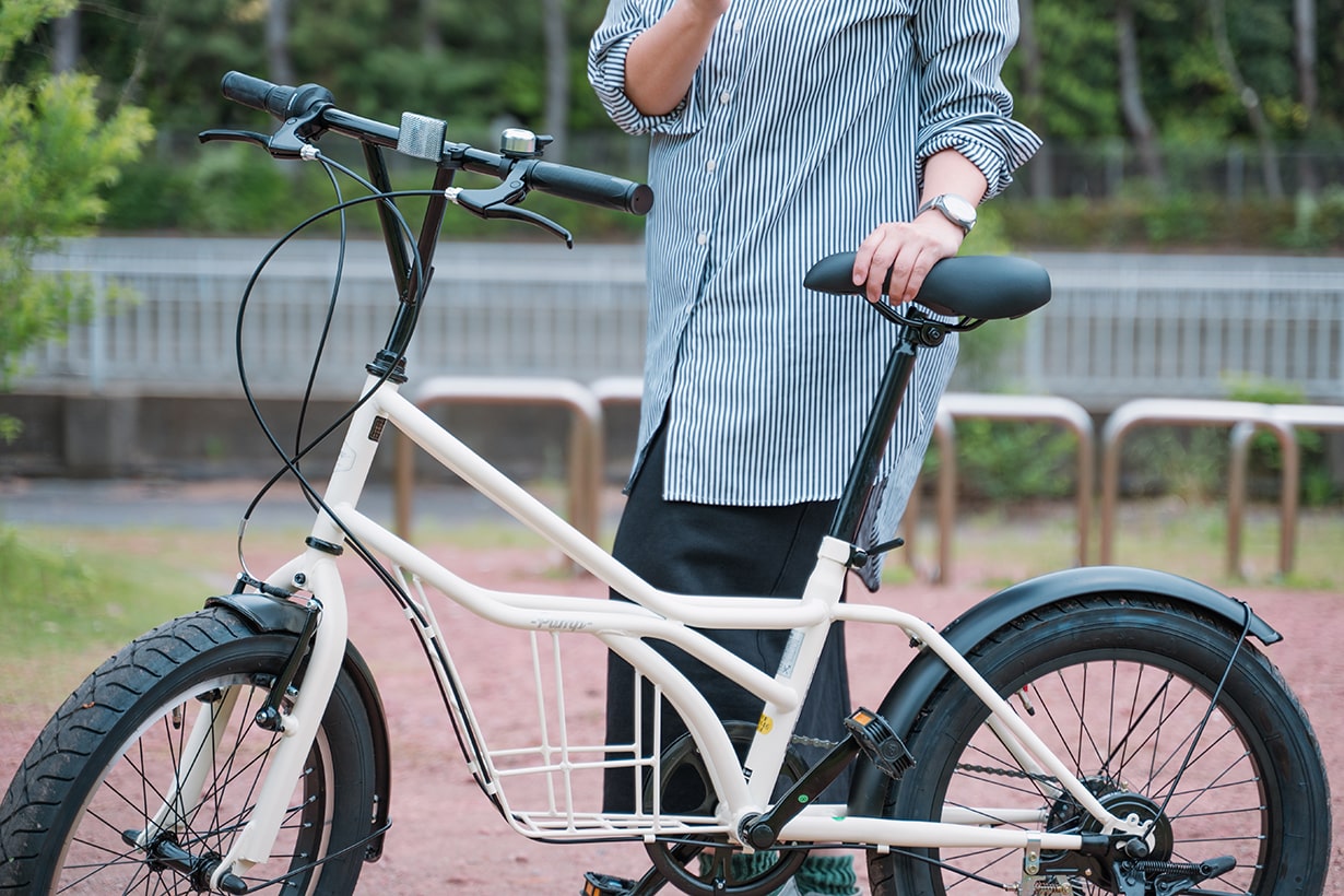 自転車のプロがうなった】カゴは中央、タイヤは極太なのに軽快 