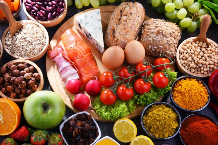 猫が食べてはいけない野菜や果物、植物を一覧で紹介！ 食べてしまったときの対処法も解説【獣医師監修】