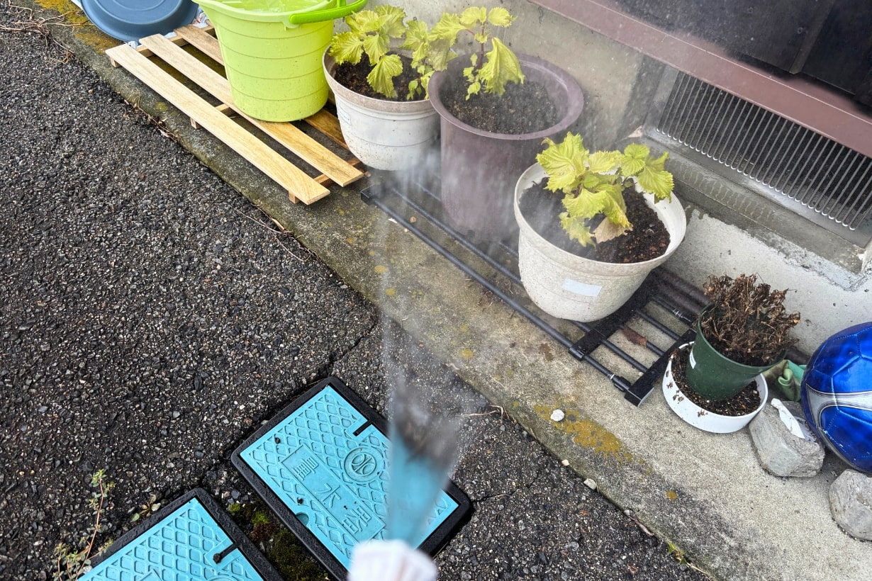 ドロドロに汚れた服を高圧洗浄機で予洗いをすると楽しい | となりの