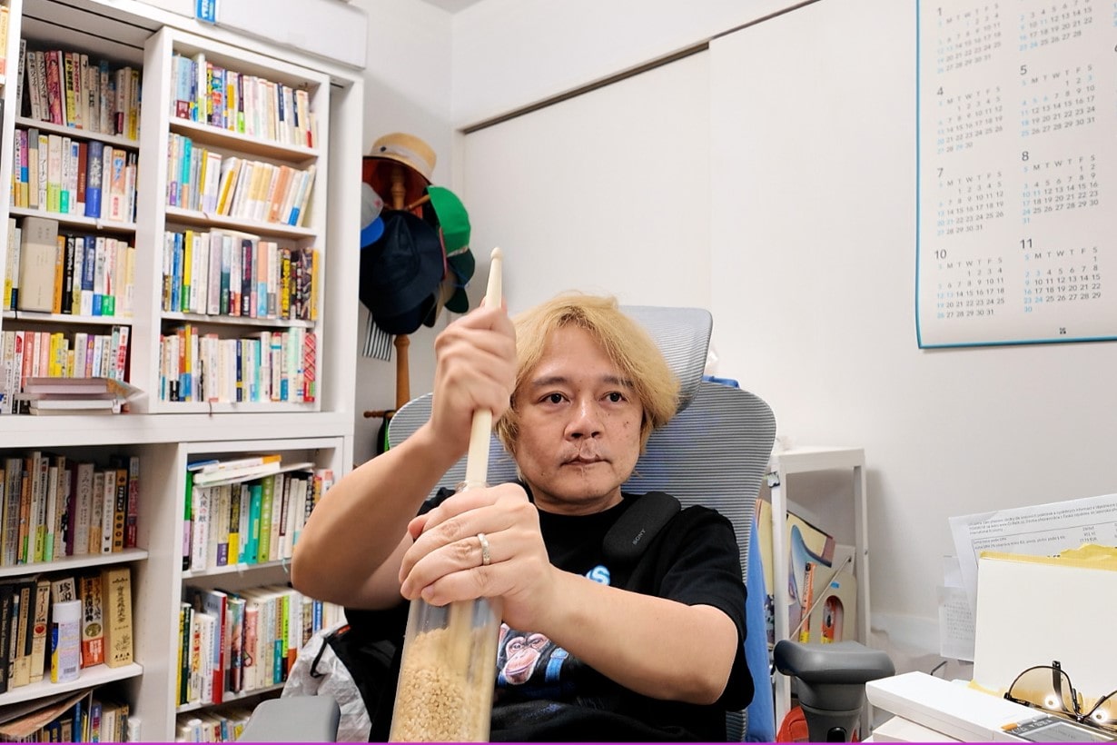 YouTubeで懐かしのCM映像を見ながらつく