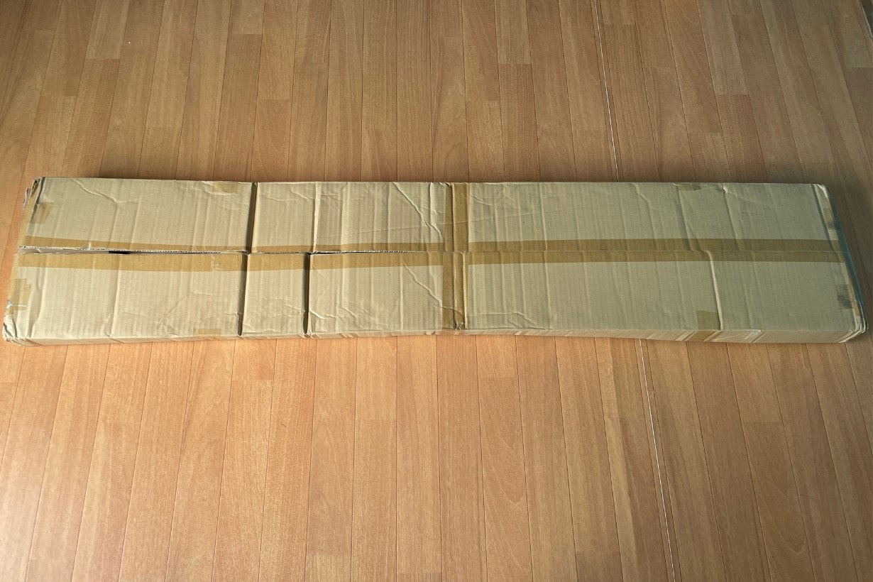 すぐ子におもちゃ用滑り台にされてしまったので、ベッコベコの写真で失礼します