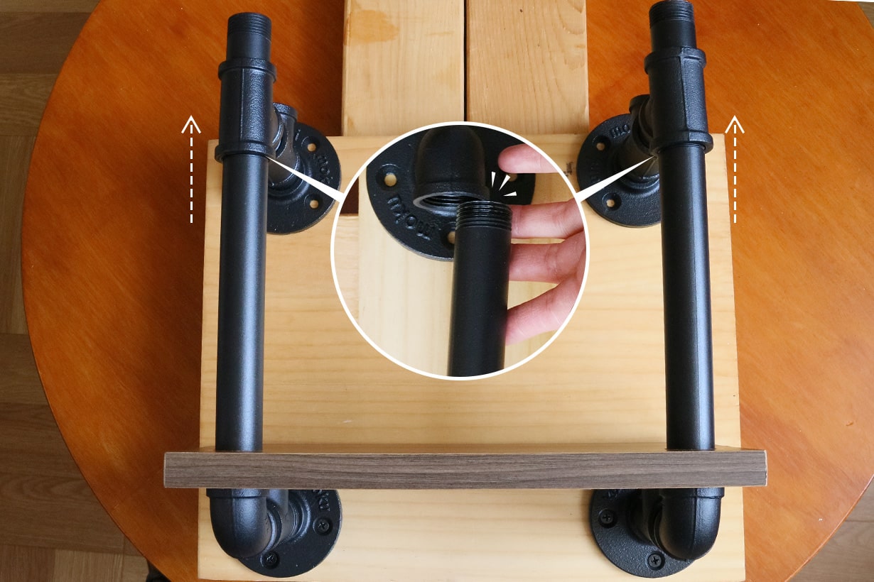 アイアン風パーツでパイプ棚をDIY コツをつかんで自由にアレンジ