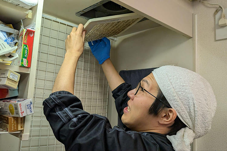 【プレゼントあり】1年間掃除してない一人暮らしの部屋は、カインズの「プロ仕様洗剤」でどこまでキレイになる？