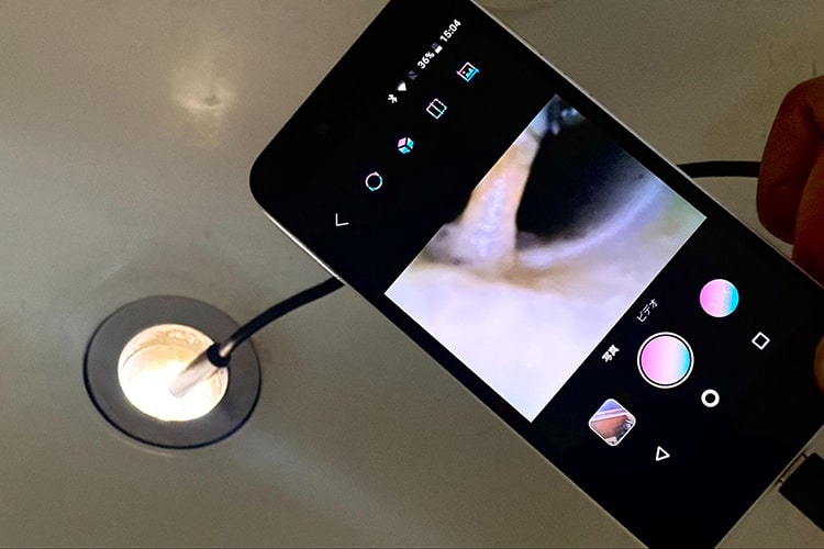 【閲覧注意】大掃除に備えて、築15年の家の裏側を「スネイクカメラ」で覗いたら衝撃だった