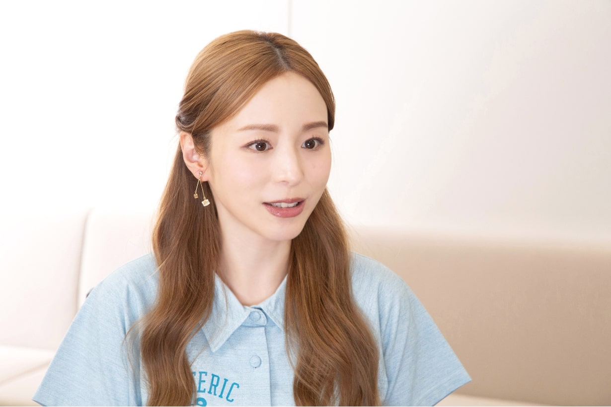子ども時代を語る平野綾さん