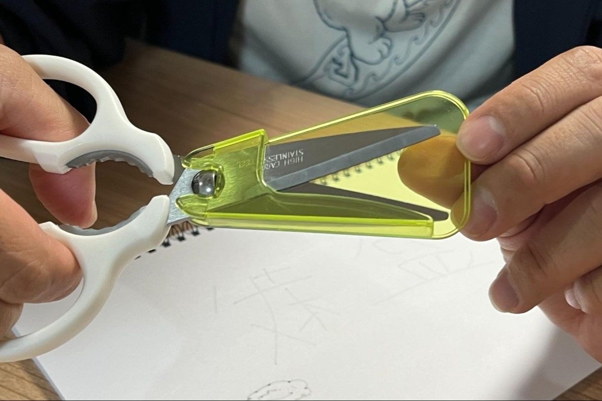 不思議な形の「○○専用ハサミ」を集めて用途当てクイズをしよう