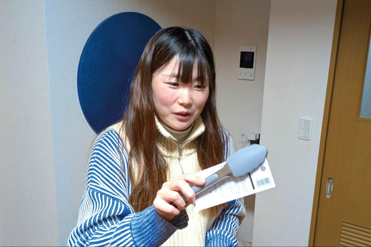 ……トングが出てきた？